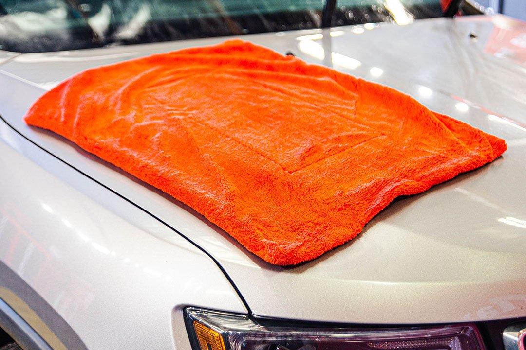 1000GSM Big Red Microfiber Drying Towel on Silver Car Hood